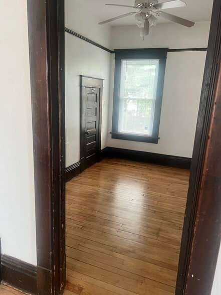 Building Photo - 611 19th St