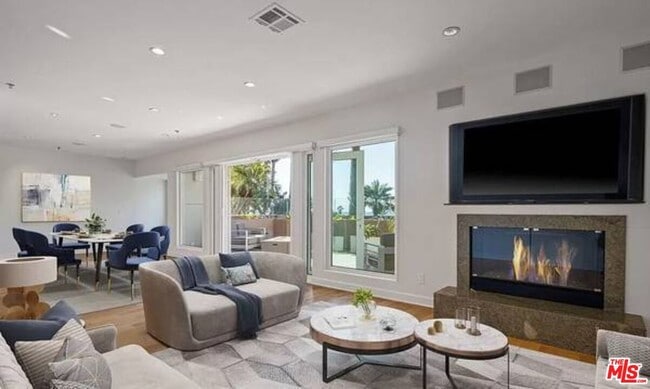 Building Photo - 2203 Ocean Ave