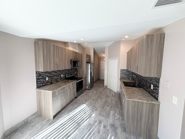 Building Photo - 64 Welling Ln