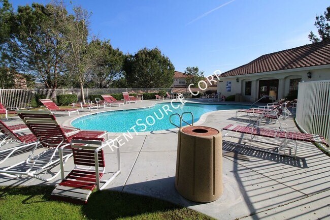 Building Photo - 3 Bedroom Townhome For Rent in Canyon Park...