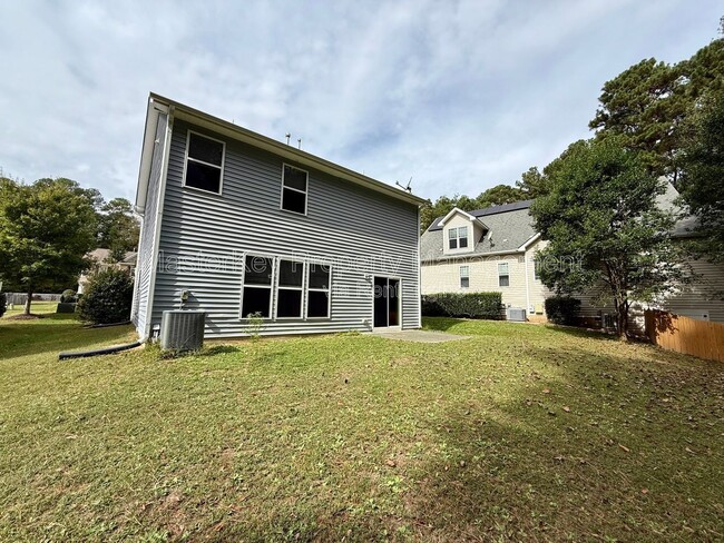 Building Photo - 450 Jerome Rd