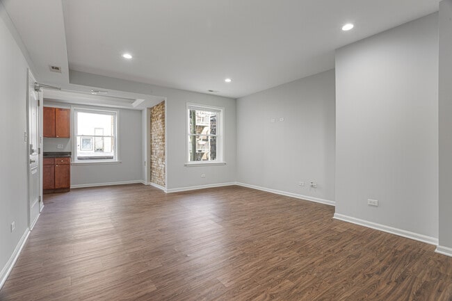 Building Photo - 7726 N Ashland Ave