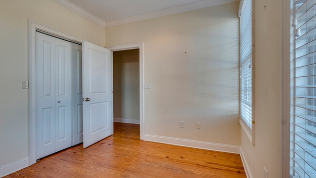 Building Photo - 407 E Hull St