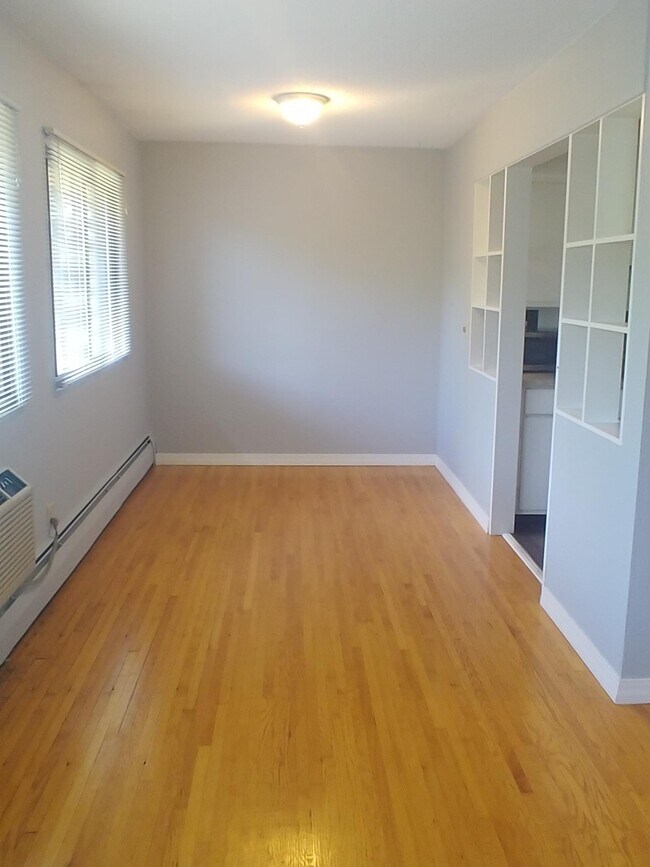 Dining room - 2371 Unity Ave N