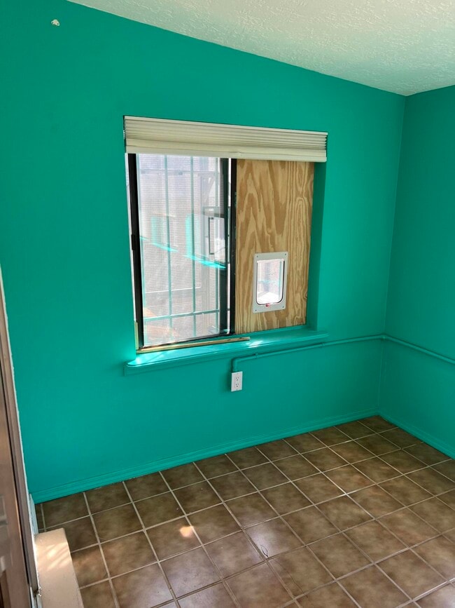 Building Photo - 13420 Reo Rd NE