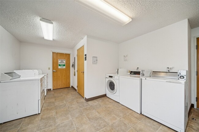 Building Photo - 4014 Ben Walters Ln