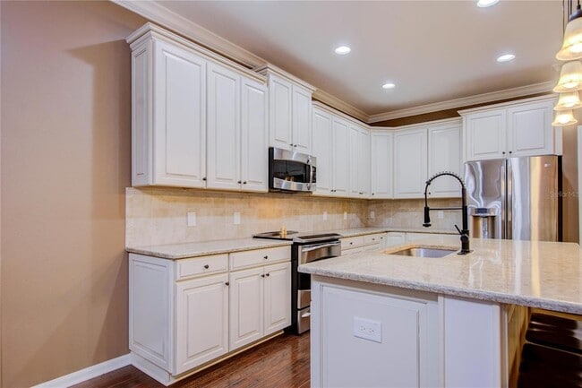 Building Photo - 1122 Oakcrest Dr