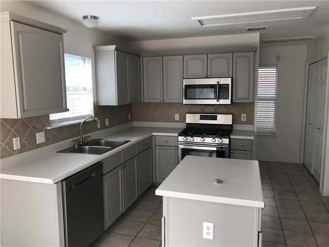 Building Photo - 4507 Hoffman Dr