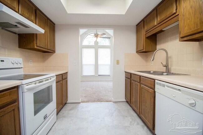 Building Photo - 7171 N 9th Ave