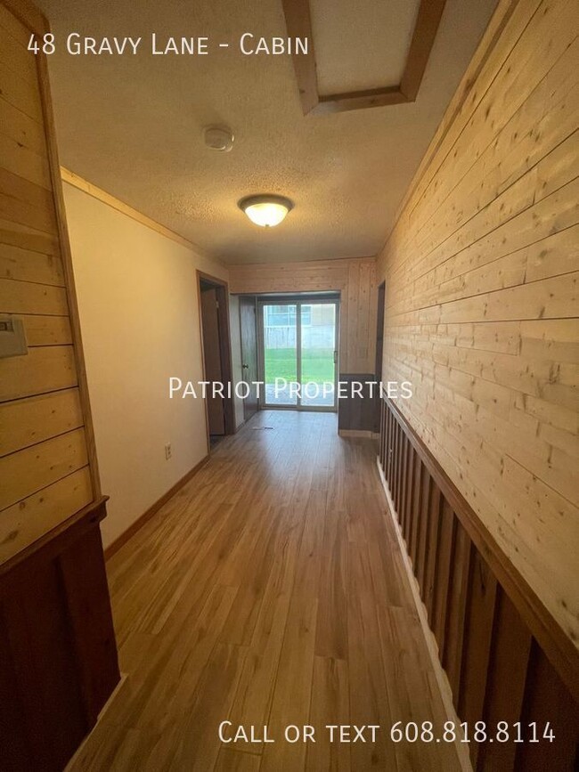 Building Photo - 2 Bedroom/ 1 Bath Fully Furnished House in...