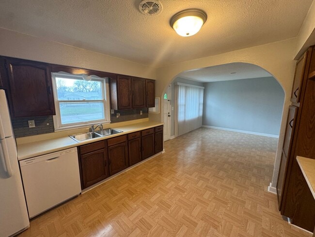 Building Photo - House available for rent