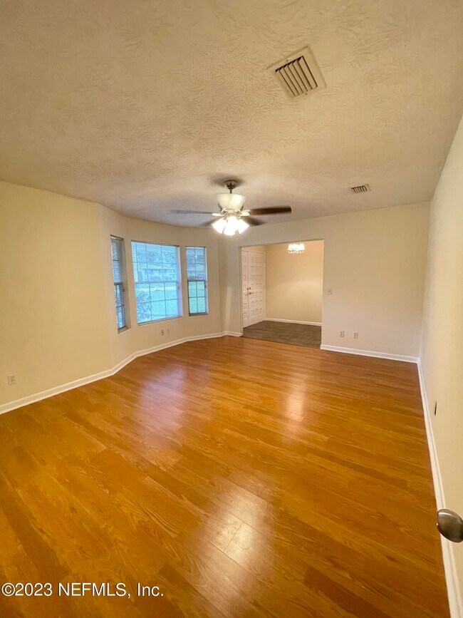 Building Photo - 5391 Golf Course Dr