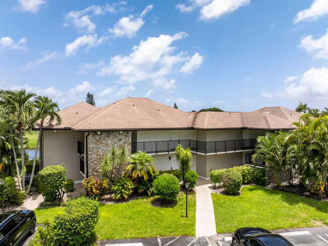 Building Photo - 551 Greensward Ln
