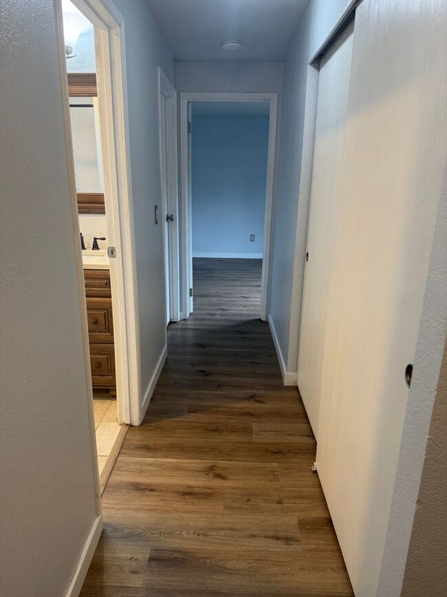 Building Photo - Condo near the beach - top floor