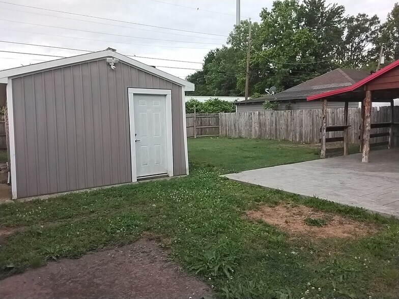 Building Photo - 2616 Lochaven Blvd