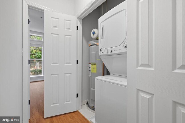 Building Photo - 1340 Garden Wall Cir