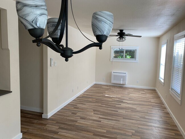 Building Photo - Remodeled/ private setting