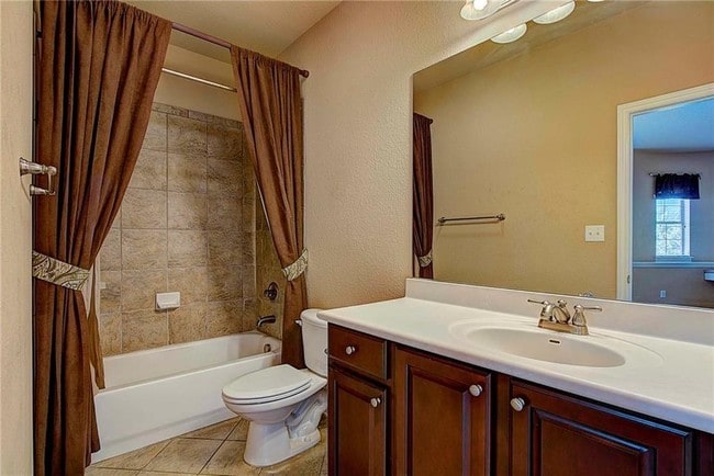 Building Photo - 2409 Santa Clara Ln