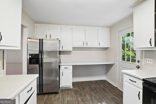 Building Photo - 5659 Whispering Pines Rd