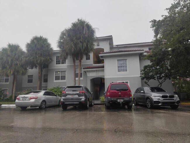 Building Photo - 5016 Lantana Rd