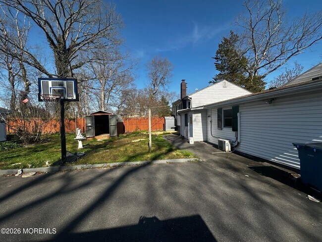 Building Photo - 114 W 4th St