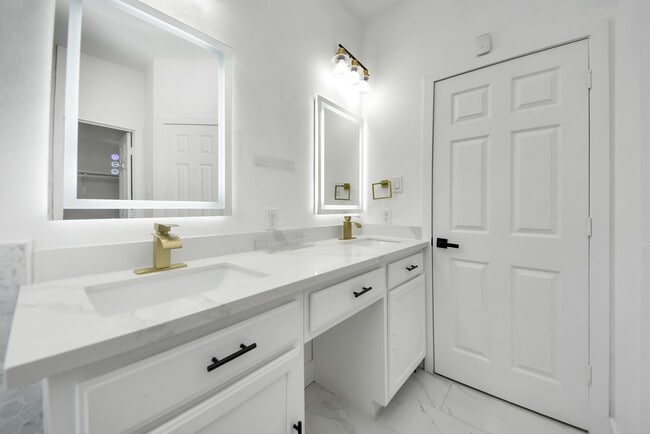 Building Photo - 2311 Canfield St