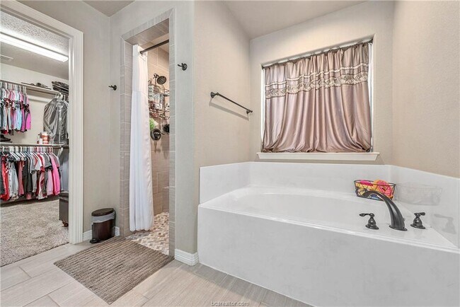 Building Photo - 2614 Kinnersley Ct
