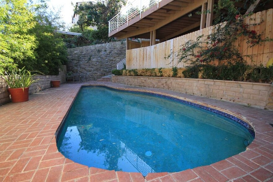 Building Photo - 2060 Glencoe Way