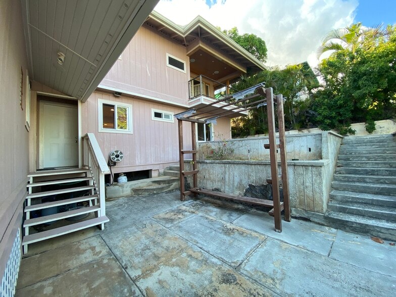 Patio - 3708A Claudine St