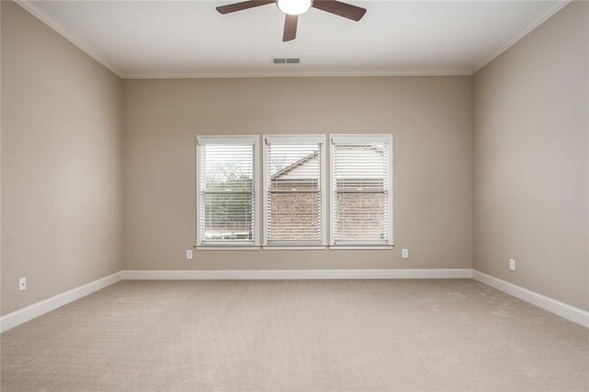 Building Photo - 528 Twinrose Way