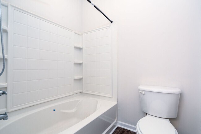 Building Photo - Cozy Lakeside Living in Moncks Corner!