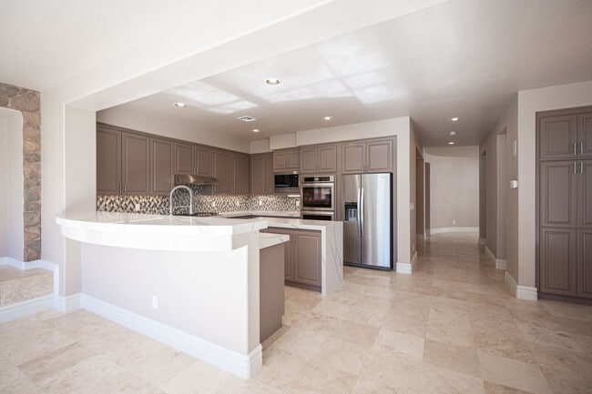 Building Photo - Live The Red Rock Country Club Lifestyle!!