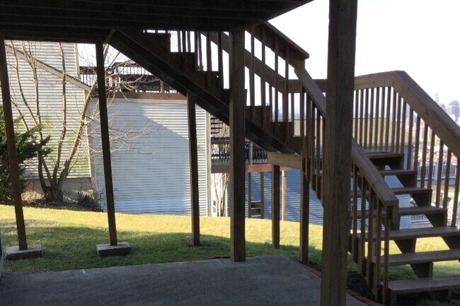 Building Photo - 2309 Wellington St