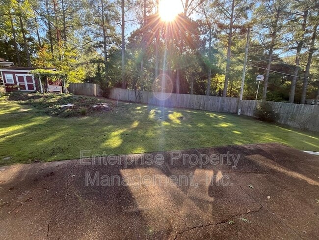 Building Photo - 384 Walnut Trace Dr