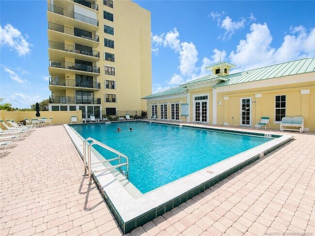 Building Photo - 7380 S Ocean Dr