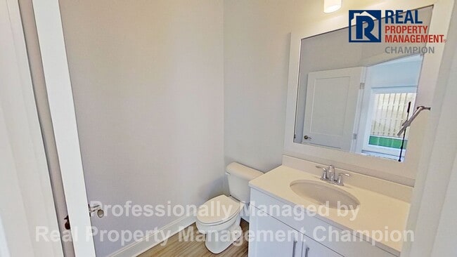 Building Photo - Newly Constructed Luxury Townhomes in Porters Neck