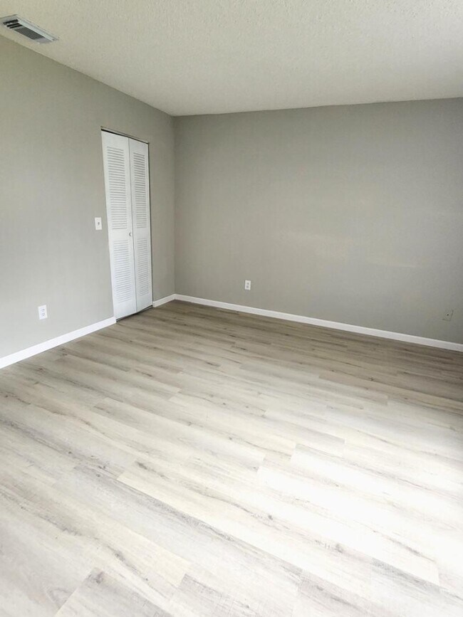 Building Photo - 85 Las Brisas Way