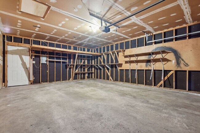 Building Photo - 2390 Middleton Ct