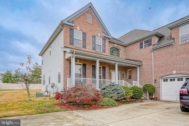 Building Photo - 142 White Cedar Dr