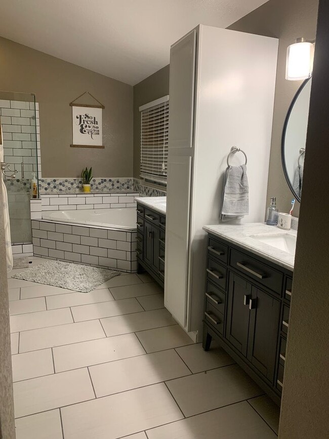 Building Photo - Spacious 5BR House in Sparks