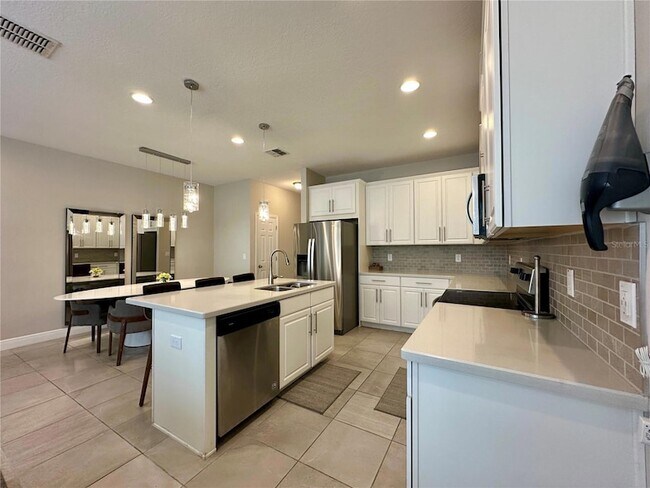 Building Photo - 15845 Marina Bay Dr