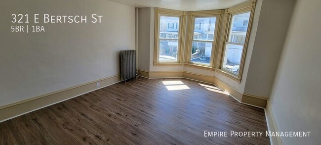 Building Photo - 5 Bedroom / 1.5 Bath Home in Lansford!