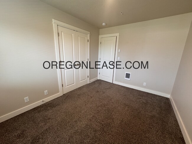 Building Photo - 1100 Q St