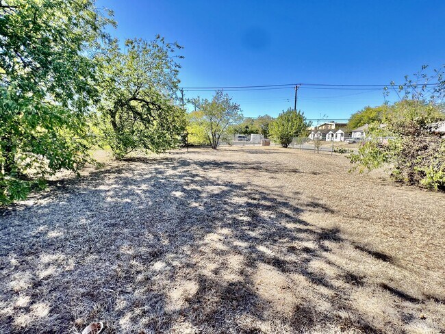 Building Photo - 2400 Buchanan St