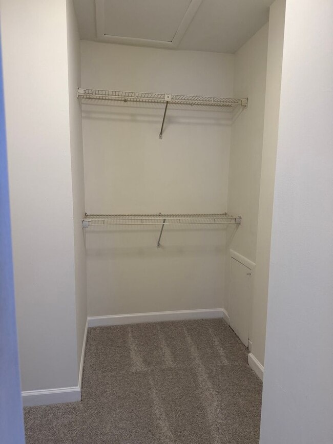 Building Photo - 3 LEVEL TOWNHOUSE WITH 3BEDROOMS AND 2 FULL BATHS