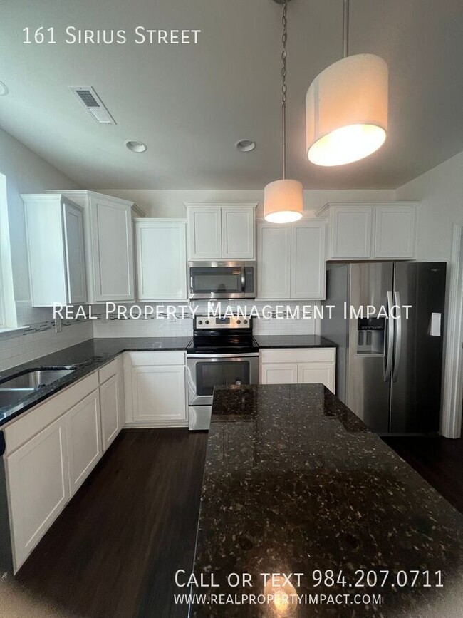 Building Photo - Spacious 3 Bedroom 2.5 Bathroom Modern Hom...