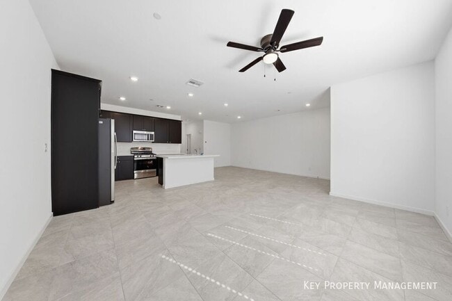 Building Photo - 1529 Layla Crossing Ave