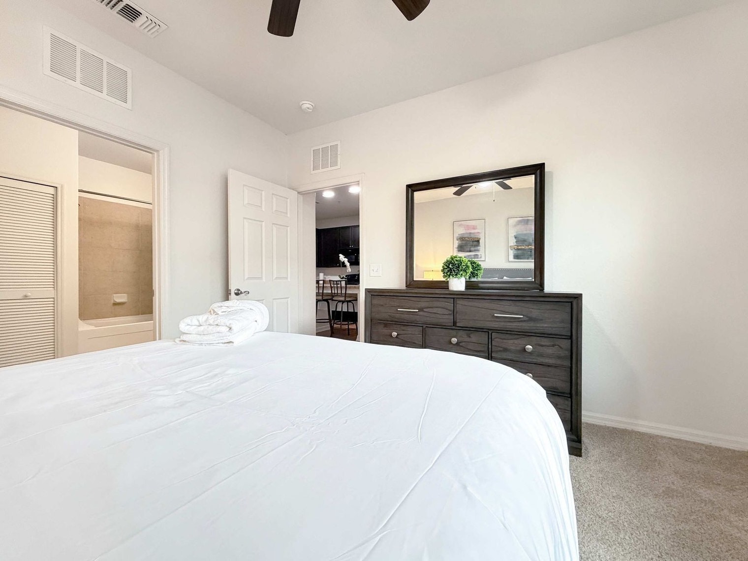 Building Photo - 25150 Lovegrass Dr