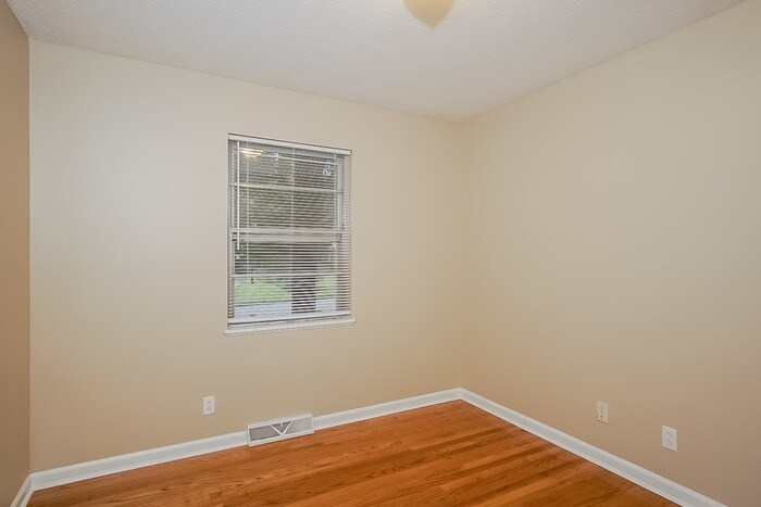 Building Photo - 10007 Camille Dr SE