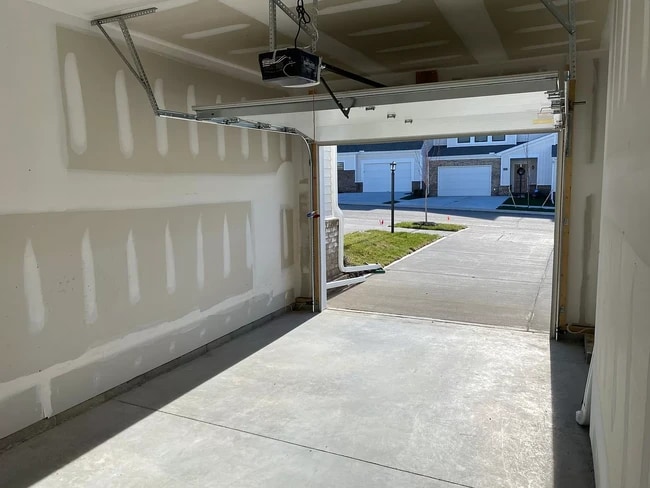 Building Photo - 12867 Deep Well Rd